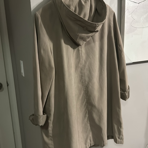 London fog trench coat 🧥 - Picture 4 of 5